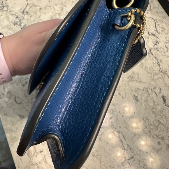 Coach Hayden - Picture 11 of 13